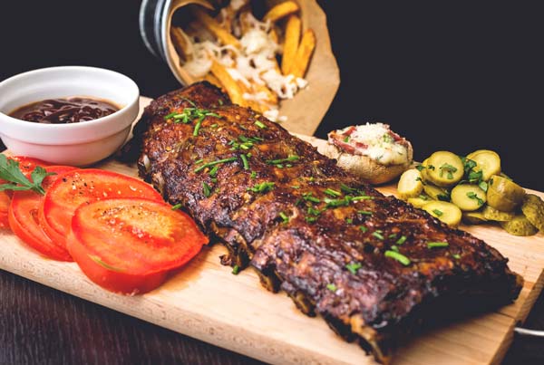 Paquete Gold de Navidad en Terraza Latacunga: Entrada + plato fuerte (hasta 2 proteínas) + postre + copa + agua ilimitada
